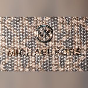 Brand New with tags NEVER been used 3 piece Michael Kors purse set